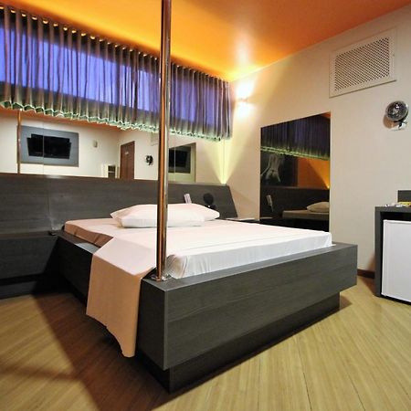 Status Motel Белу-Оризонті Екстер'єр фото