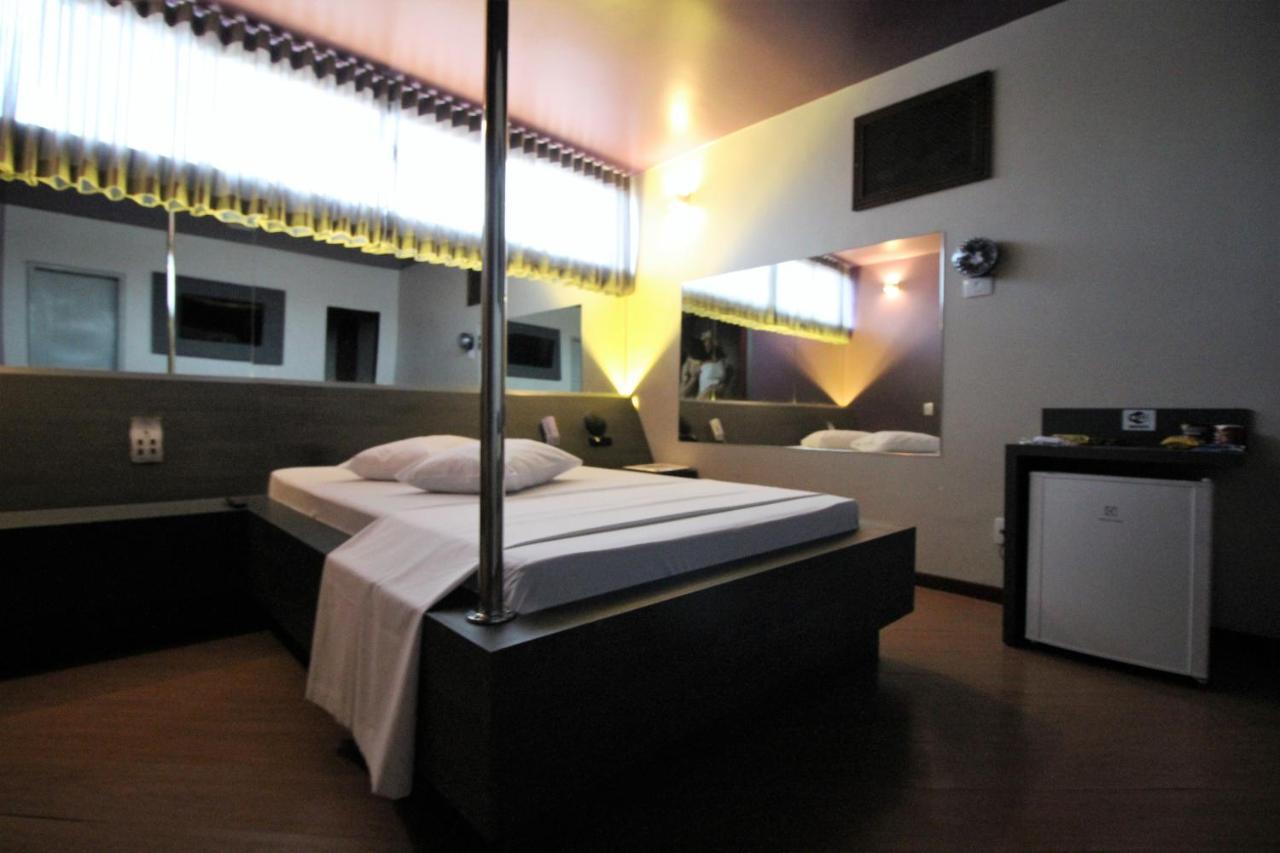 Status Motel Белу-Оризонті Екстер'єр фото